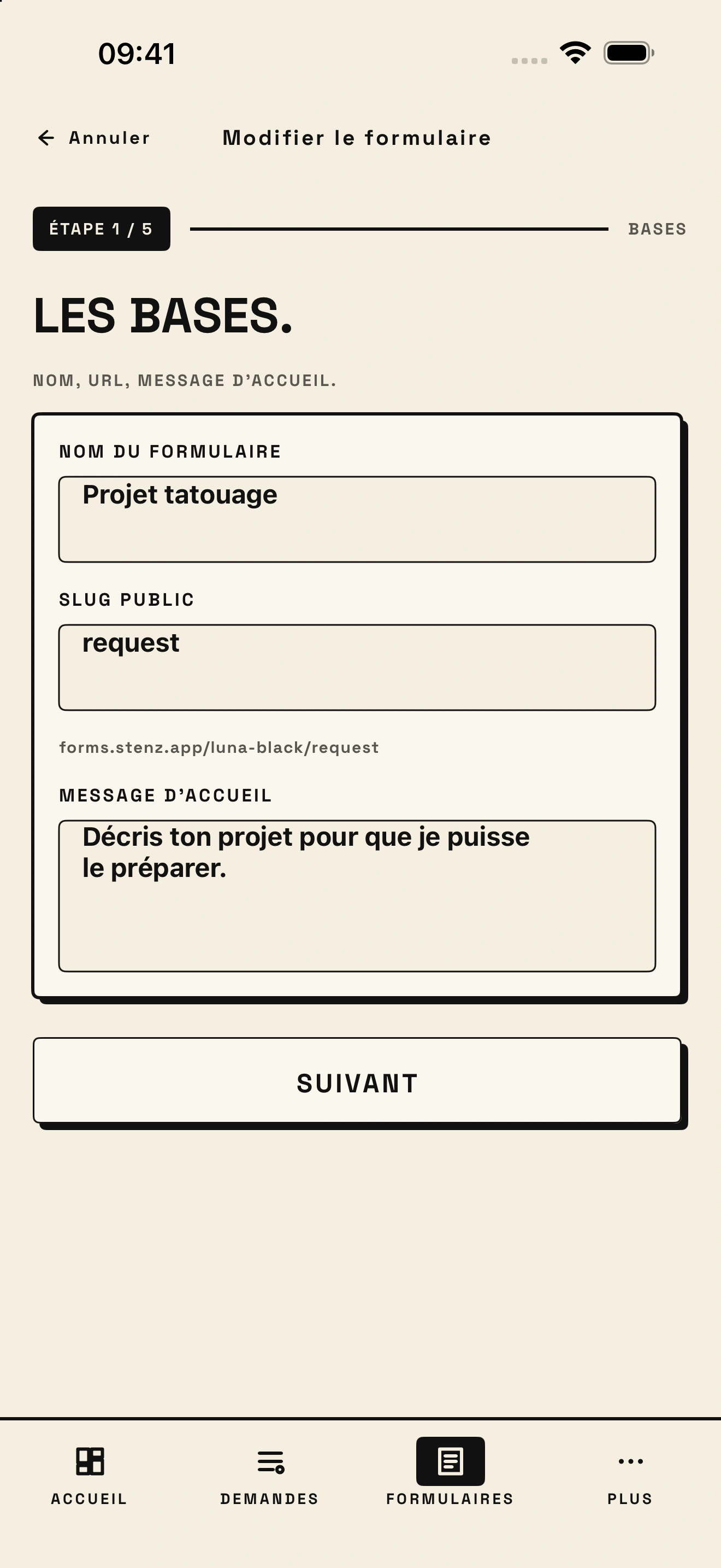 Application iOS Stenz, éditeur natif du formulaire Projet tatouage avec son nom, son lien public et son message d’accueil renseignés
